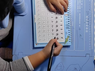 宝宝天地:我会写自己的名字了