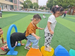 跃动童年 户外闯关嗨不停