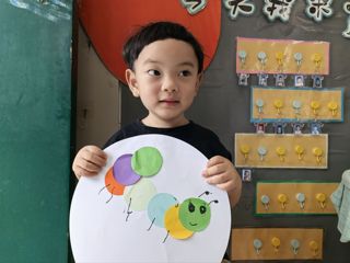 彩纸毛毛虫“出生记”