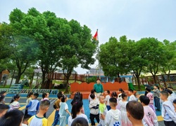 普及减灾知识，构建平安校园